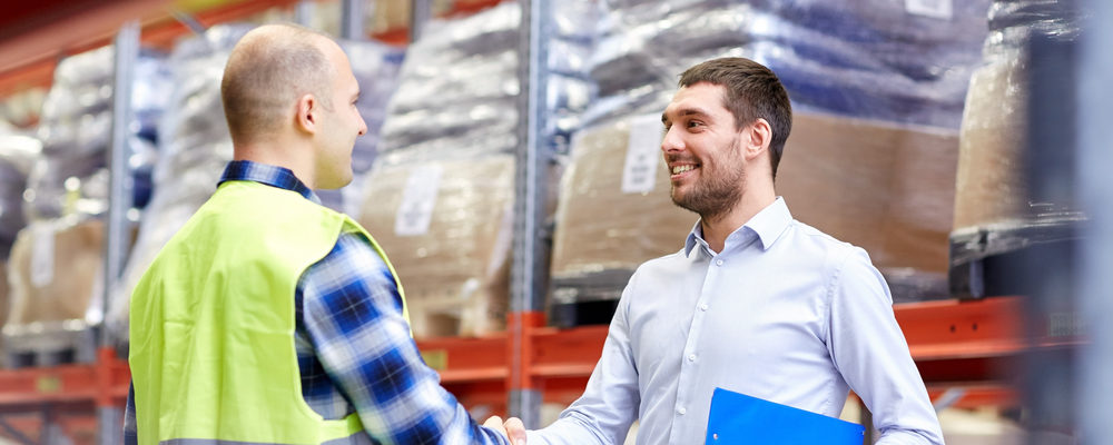 A business owner meets with a 3PL warehouse manager.
